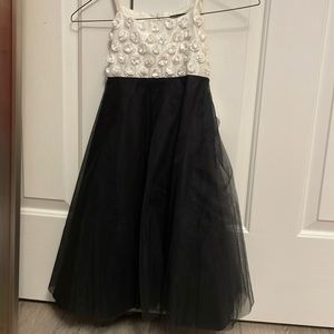 Adorable girls size 7 fancy dress.